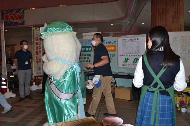 鶴岡市のエコキャラクター　みどりちゃん。自身もたいきくん（国体のキャラクター）のリユース！