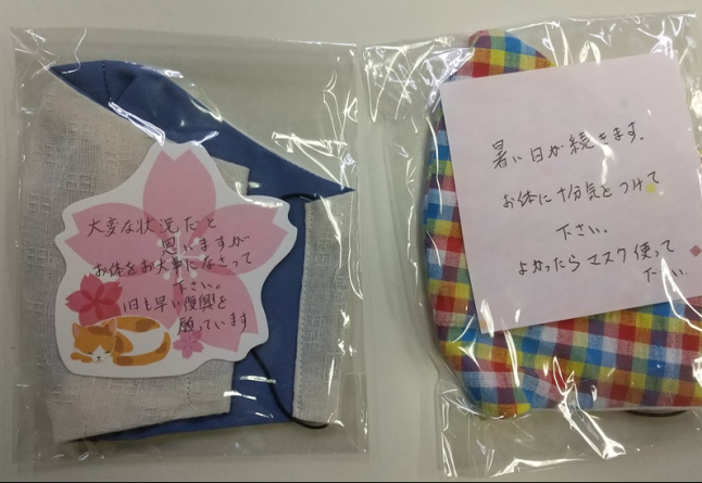 贈呈した手作りマスク