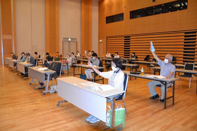 2020年共立社通常総代会での議案採決の様子